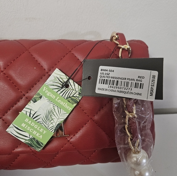 NWT! badgley Mischka Red Quilted Messenger Pearl Bag! - Picture 2 of 5